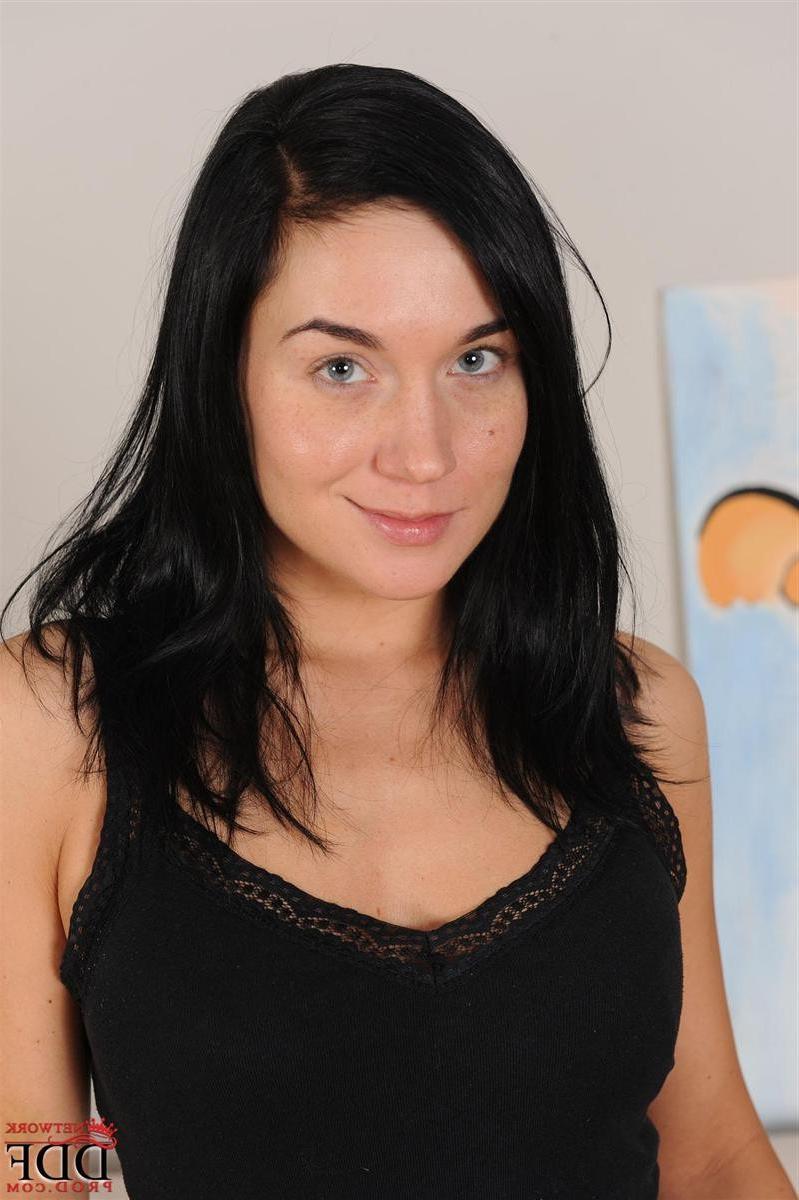 18P Kety Pearl strips down during her casting call