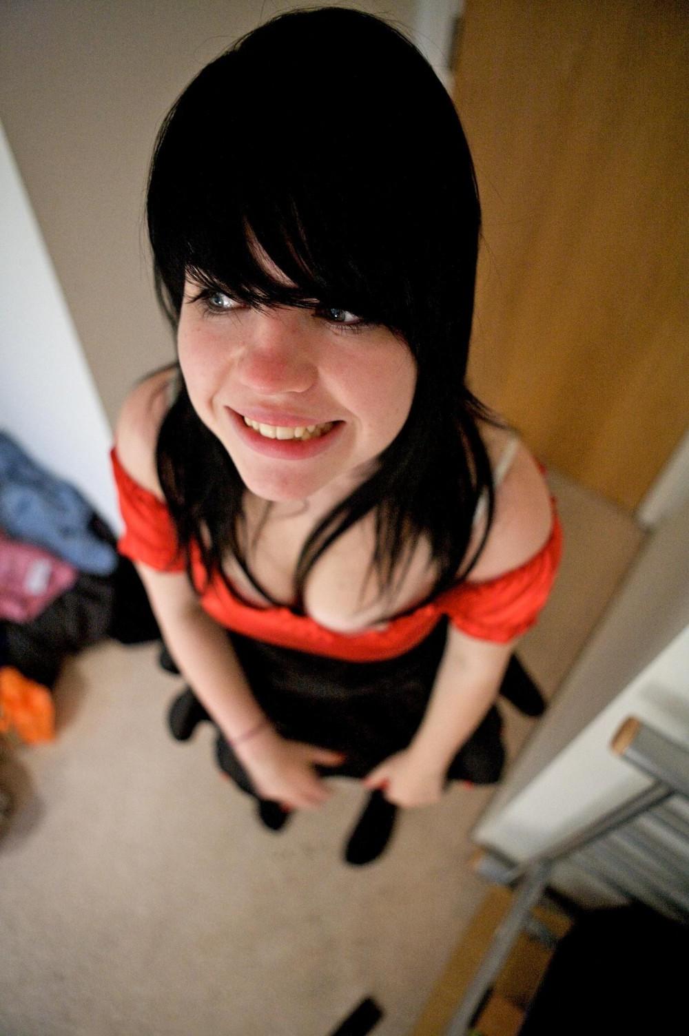 12P Brunette Teen Emo Nude Pics