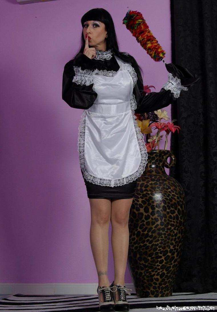12P Stocking maid Trinity gives head
