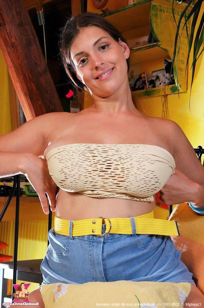 15P Boobs Donna gets a hot striptease