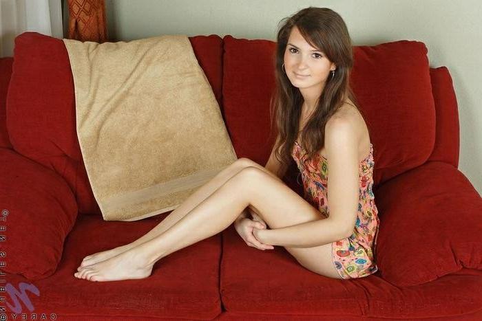 15P Small Perky Titted Teen Babe