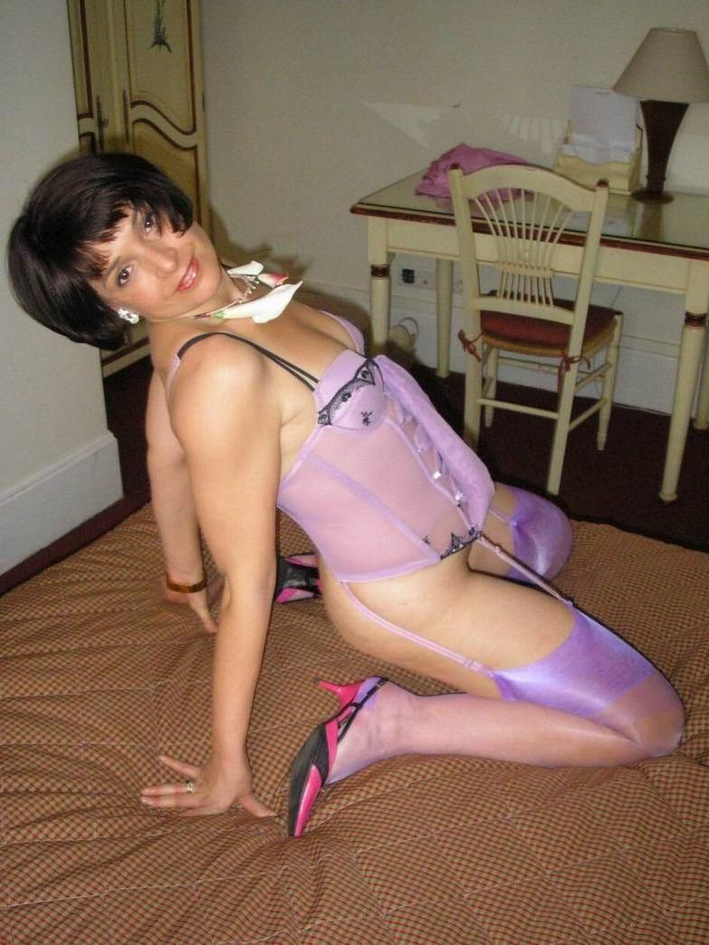 15P Amateur wife nathalie in sexy nylon stockings
