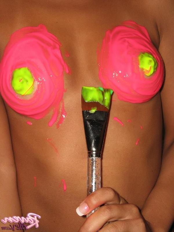 15P Raven Riley painting her perky tits