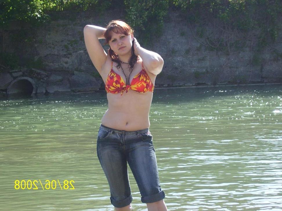 20P Amateur wife showing her nice boobs
