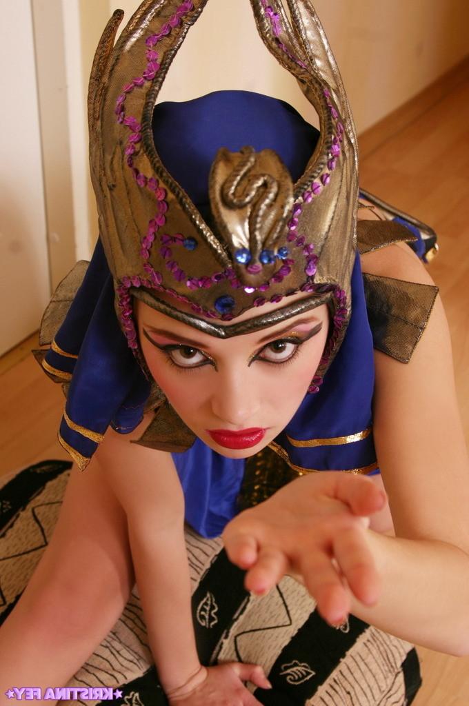 15P Sexy naked egyptian princess
