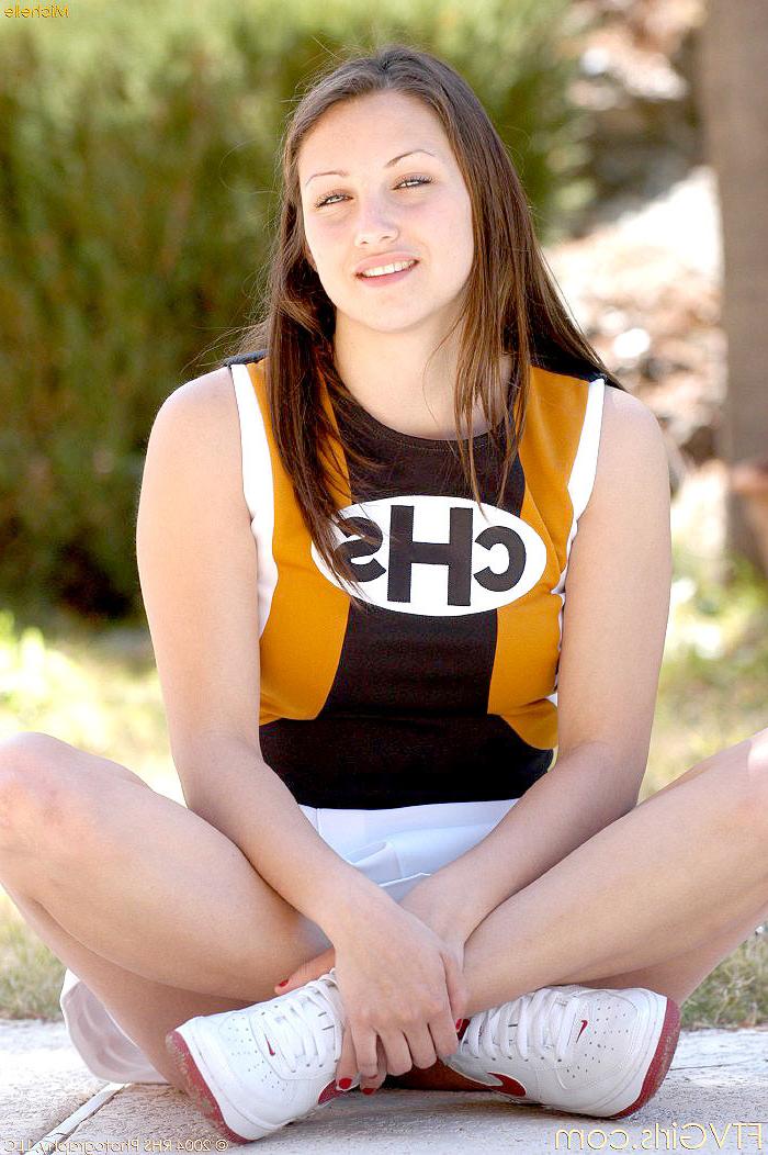 15P Cheerleader caught with no panties on