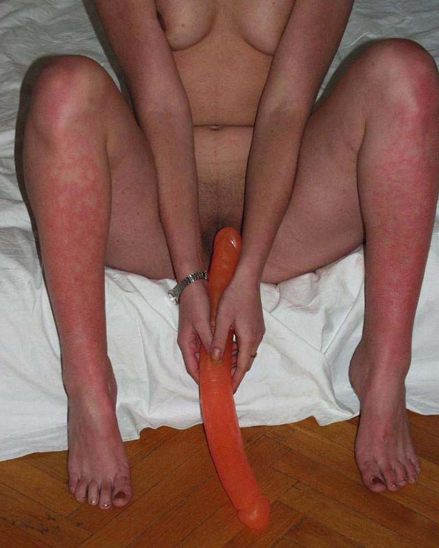 20P Horny amateur girl on massive dildo