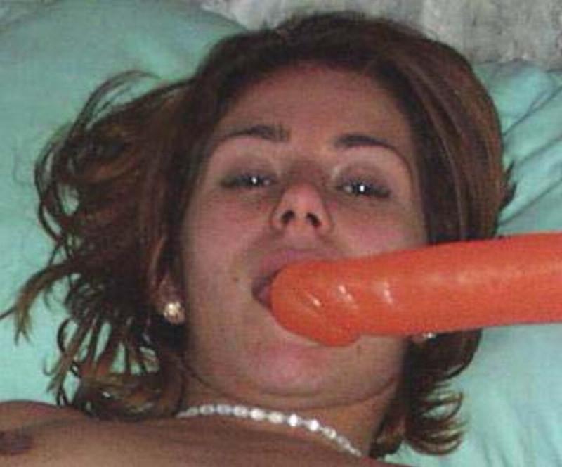 20P Horny amateur girl on massive dildo