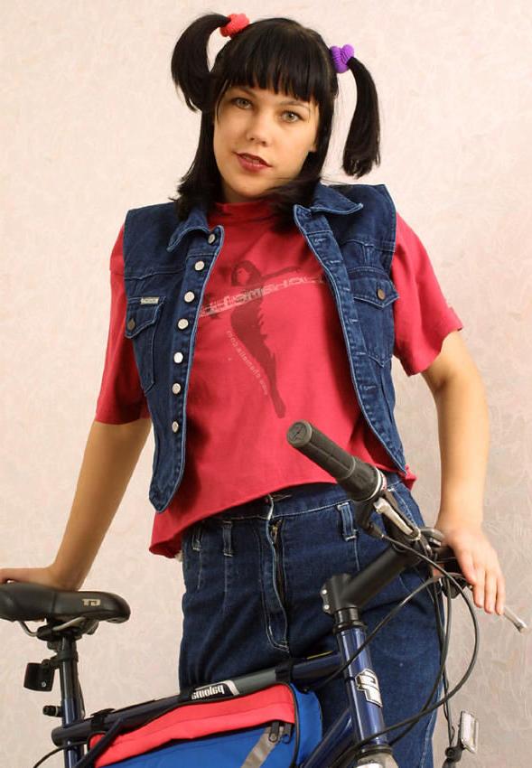 20P Pigtailed teen beauty rides bicycle