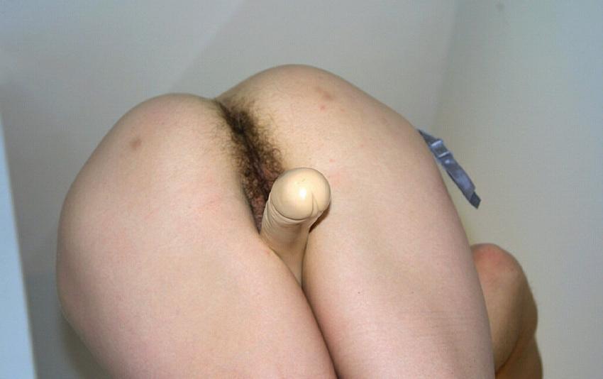 20P Sexy amateur chick on massive dildo