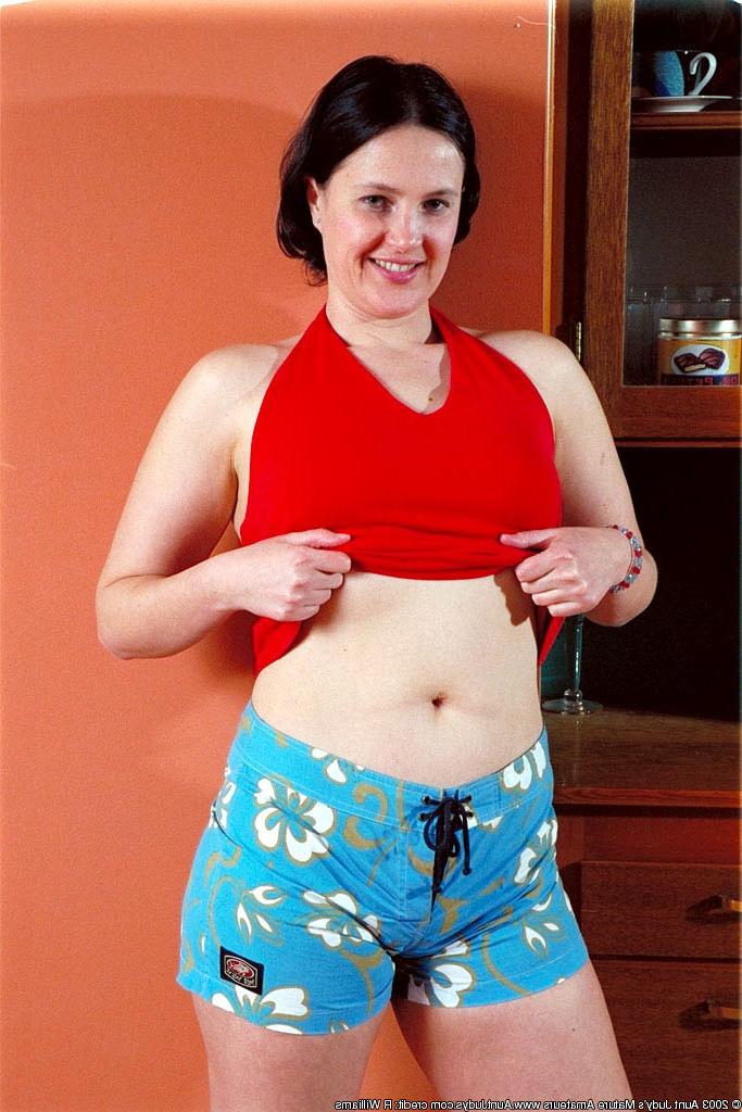 15P Chubby milfs hairy snatch