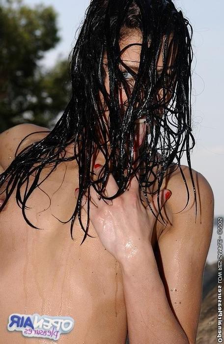 20P Toying shaved teen snatch outdoors