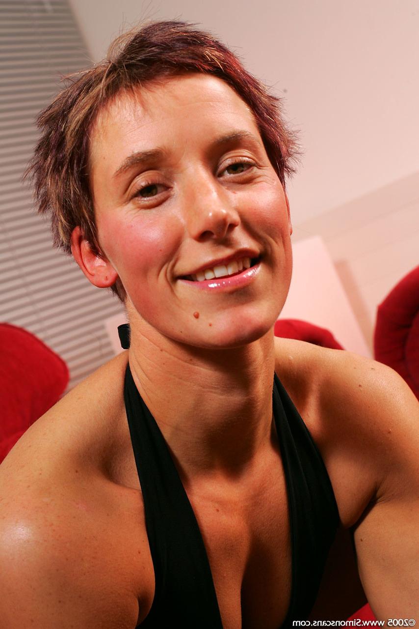 16P Amateur stuffing her hole