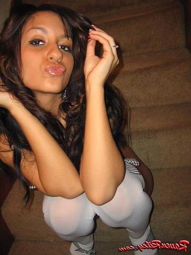 20P Brunette maid spreading pantyless
