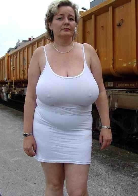 15P amateur grannies showing off their big boobs