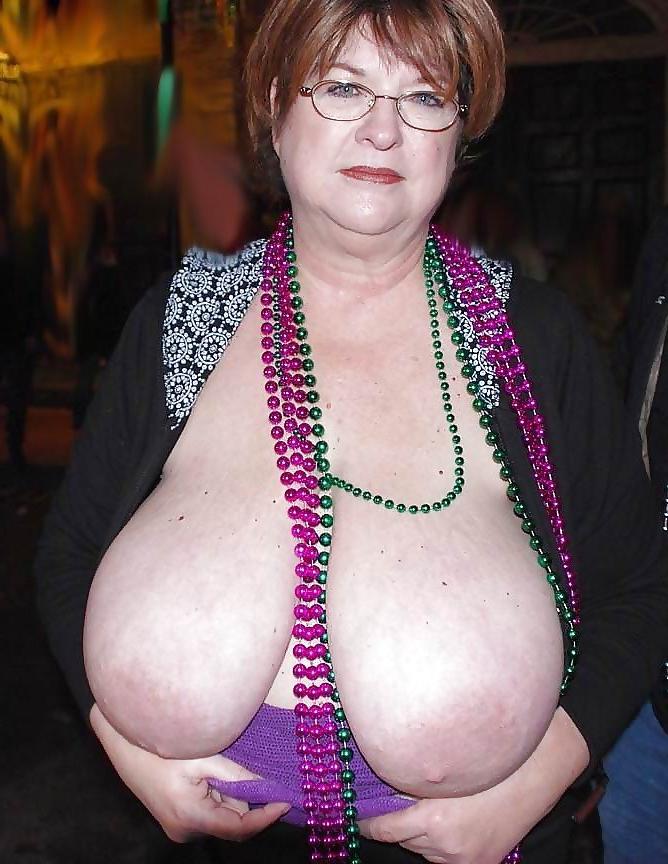 15P amateur grannies showing off their big boobs