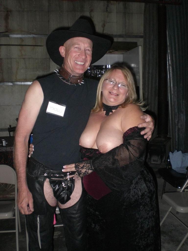 15P amateur grannies showing off their big boobs