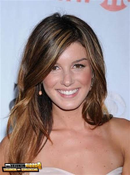 15P Shenae Grimes caught in revealing outfits