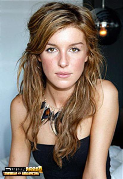 15P Shenae Grimes caught in revealing outfits