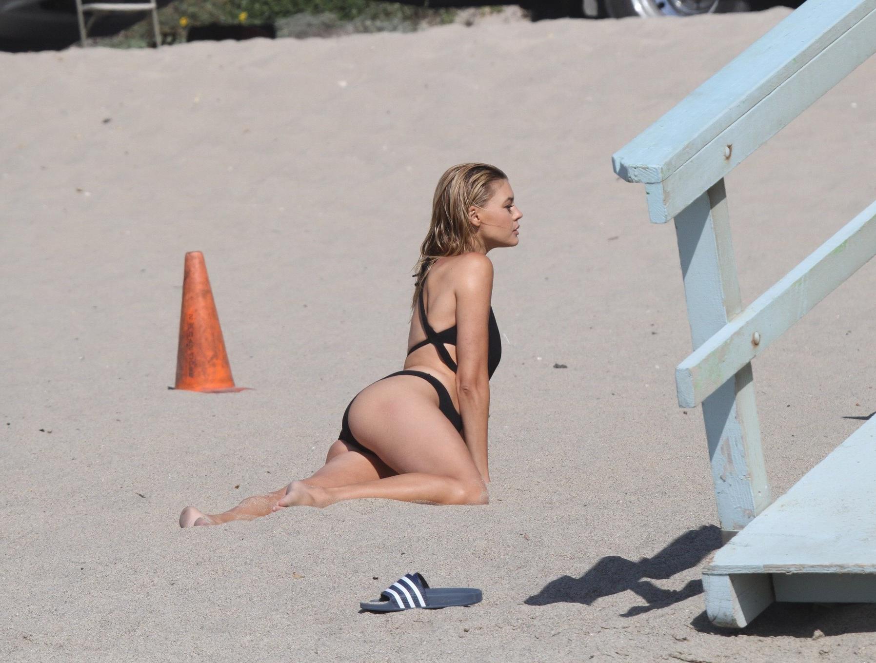 16P Kelly Rohrbach caught topless at a bikini shoot
