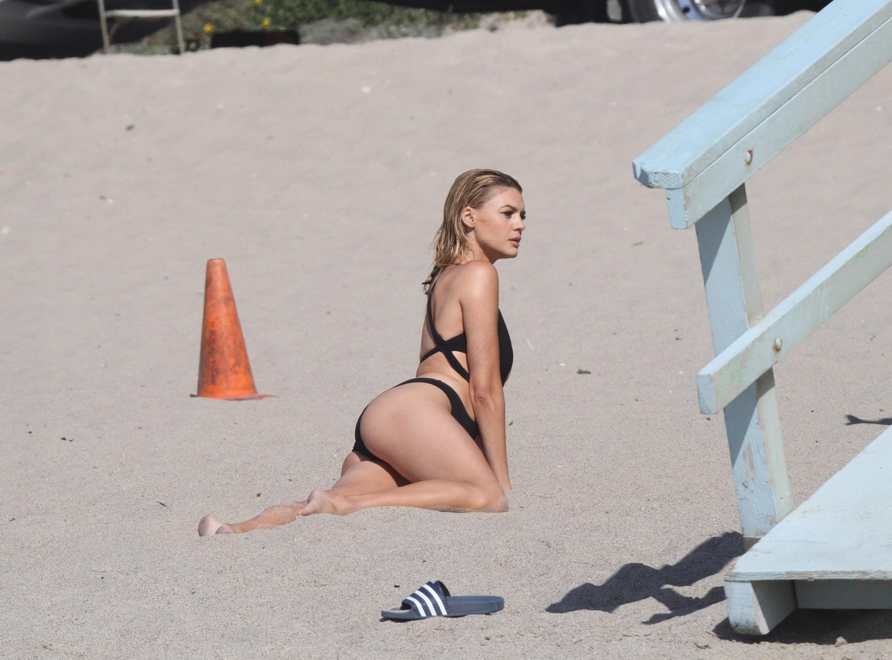 16P Kelly Rohrbach caught topless at a bikini shoot