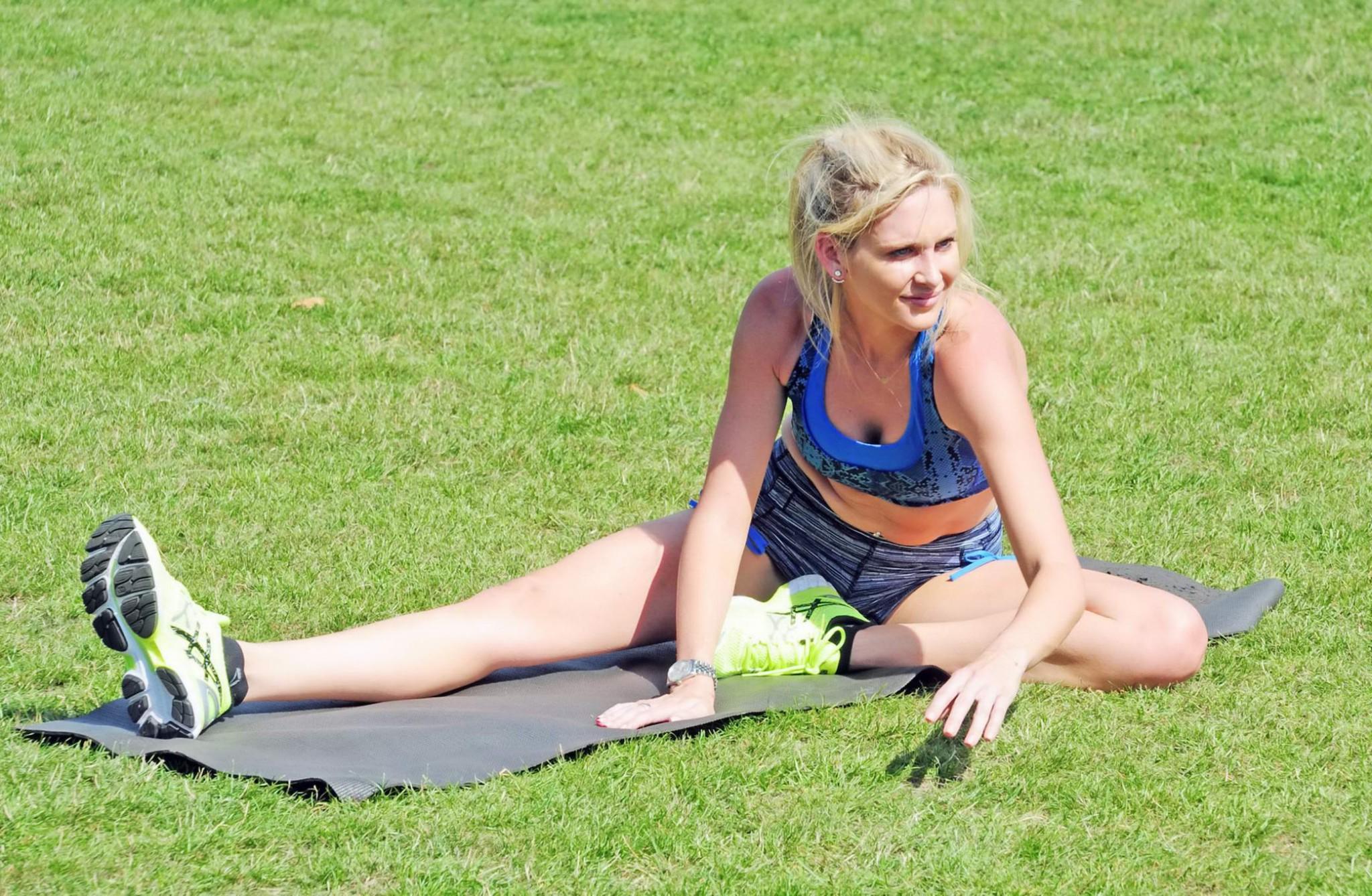 16P Stephanie Pratt busty in tiny sports bra and shorts