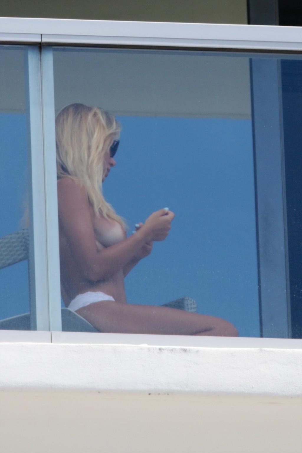 16P Laura Cremaschi caught topless at hotel balkony in Miami