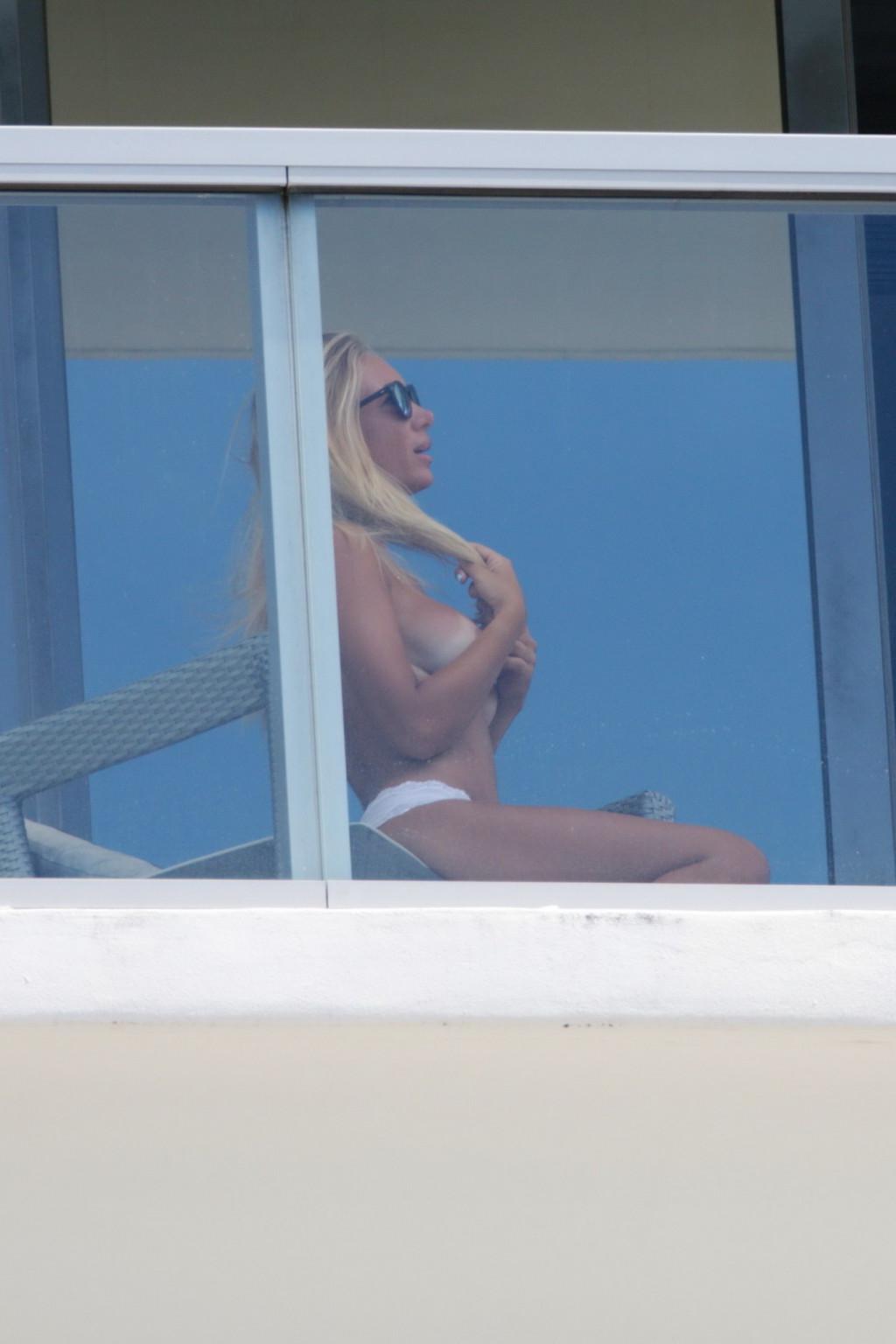 16P Laura Cremaschi caught topless at hotel balkony in Miami
