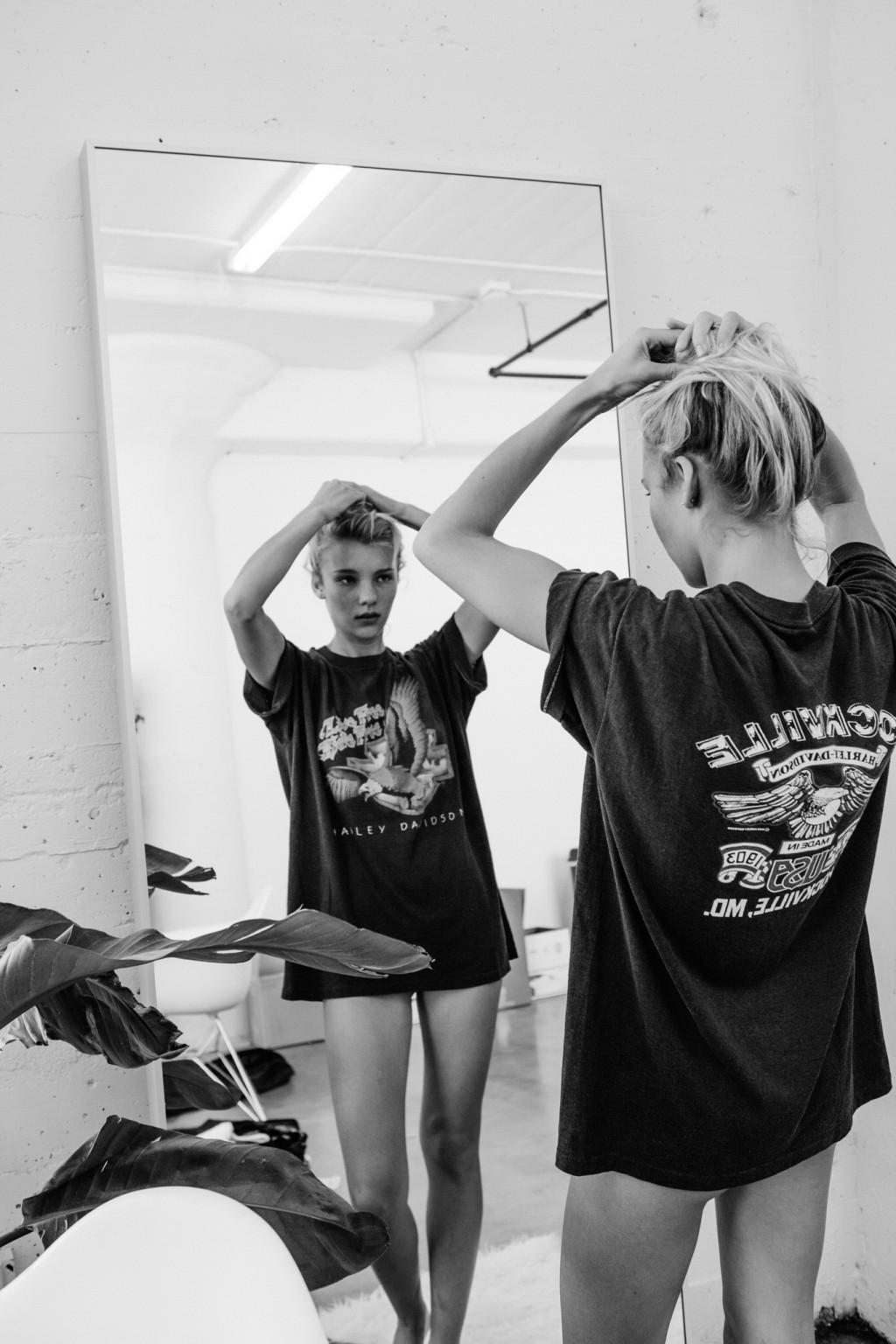 16P Rachel Yampolsky showing sideboobs in a very sexy photoshoot