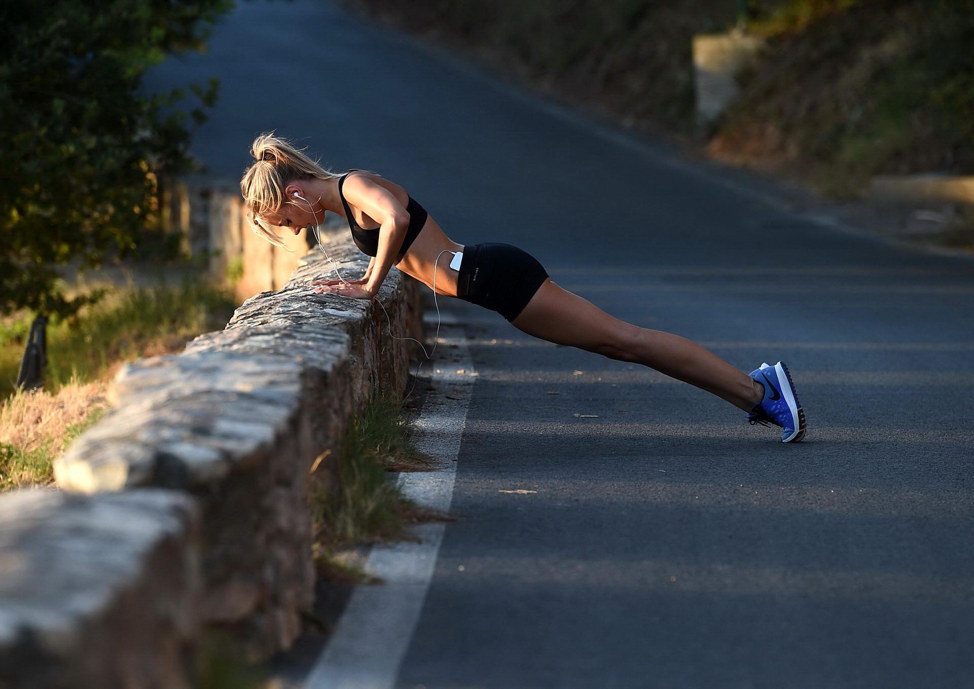 15P Kimberley Garner working out in skimpy sports outfit