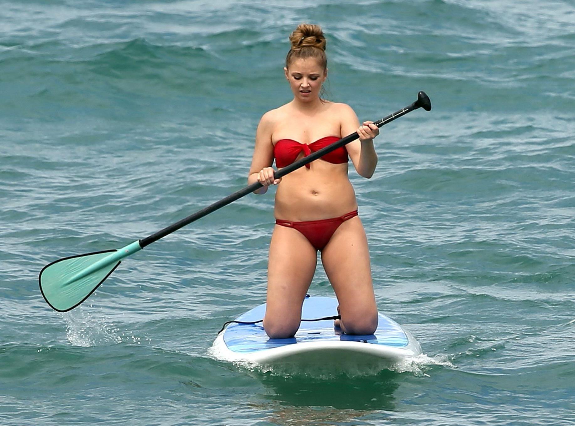 16P Elisabeth Harnois bikini malfunction showing ass crack at a beach in Maui