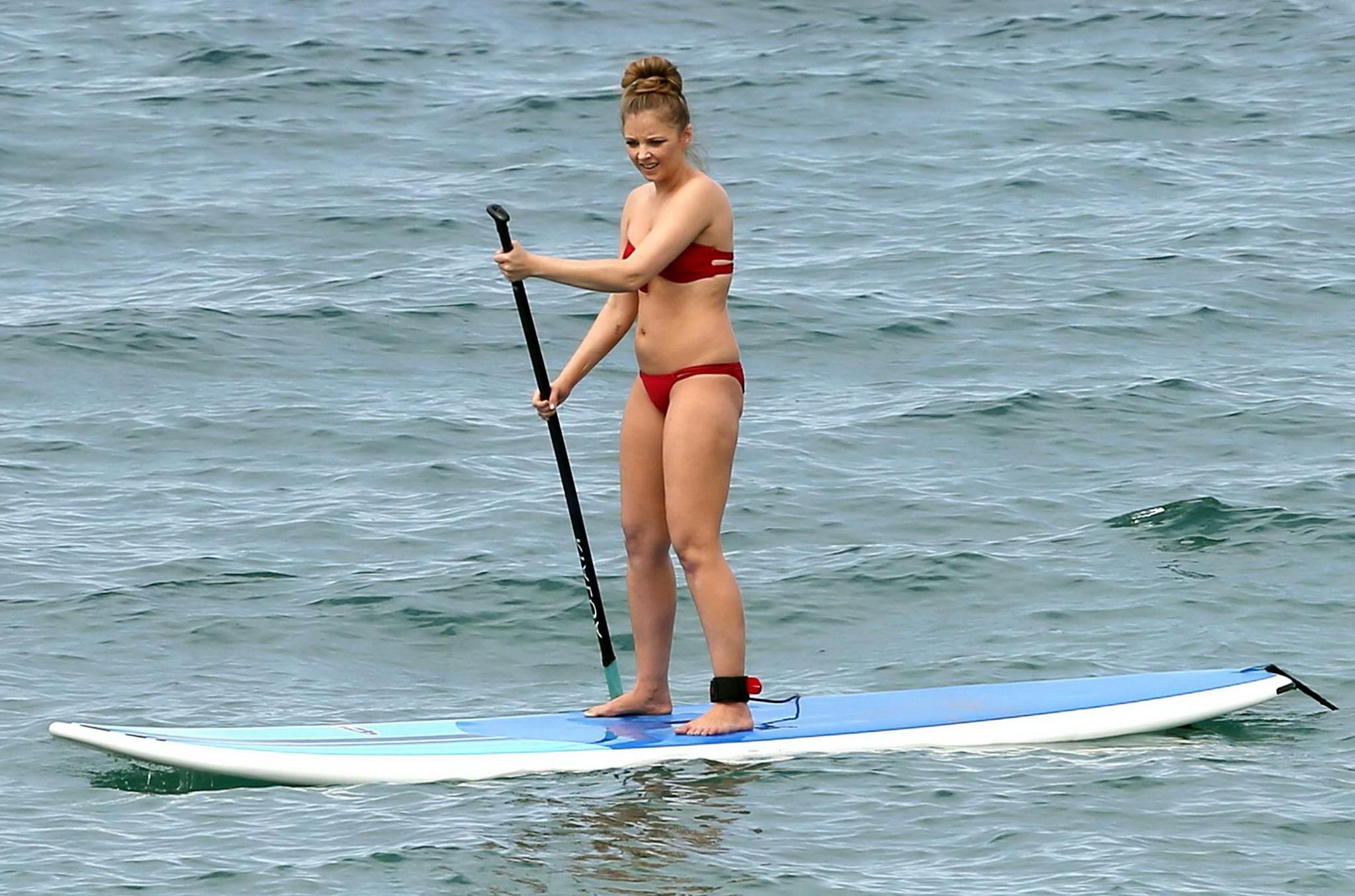 16P Elisabeth Harnois bikini malfunction showing ass crack at a beach in Maui