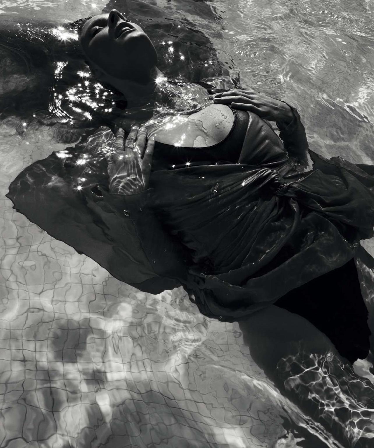 16P Constance Jablonski looking very hot in Nagi Sakai photoshoot for Harpers Bazaar
