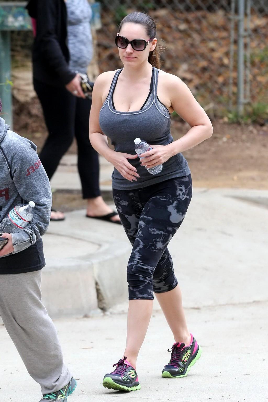 16P Kelly Brook busty  booty wearing tight sports outfit out in Hollywood