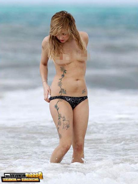 15P Model Peaches Geldof caught topless on the beach