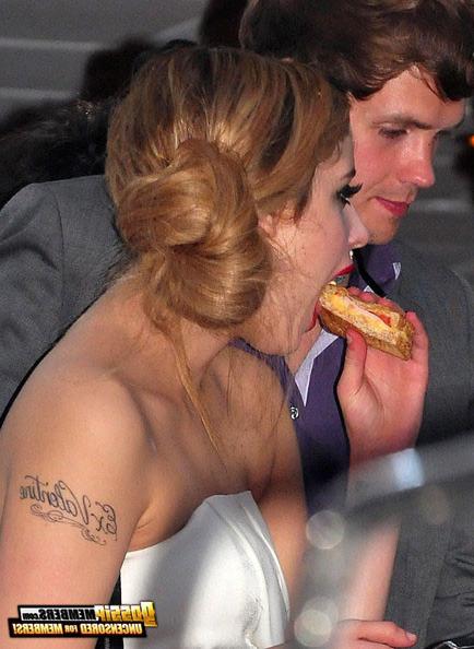 15P Model Peaches Geldof caught topless on the beach