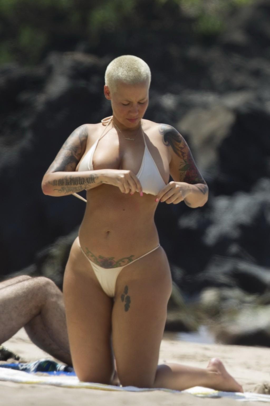 16P Amber Rose caught topless while sunbathing her huge assets at the beach in Maui