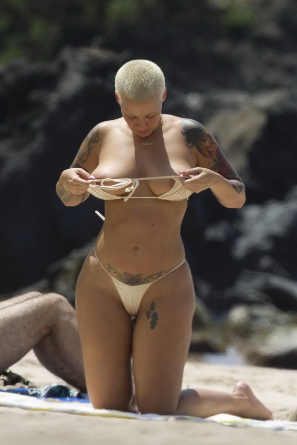 16P Amber Rose caught topless while sunbathing her huge assets at the beach in Maui