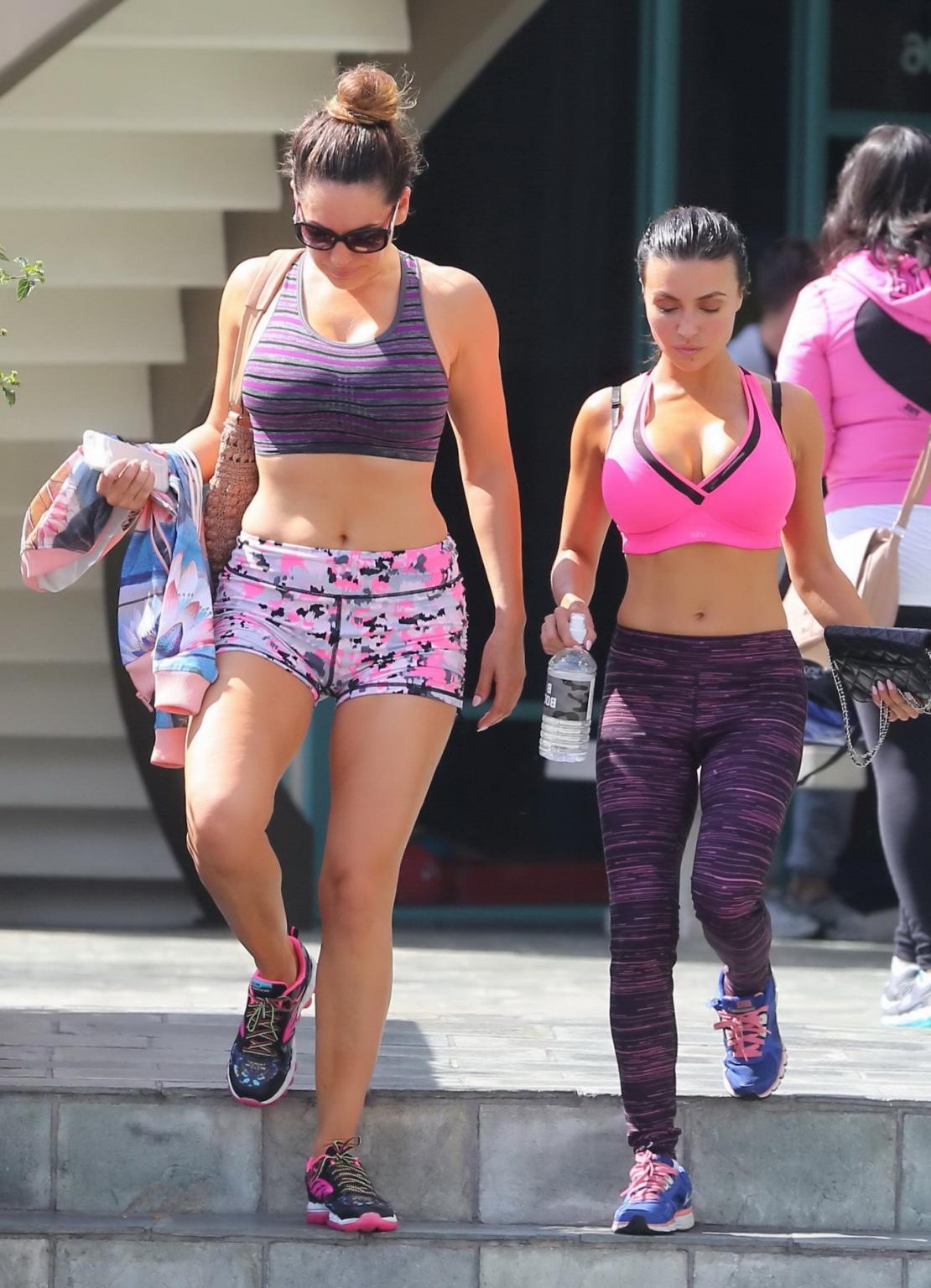 16P Kelly Brook showing her huge boobs and ass in a tiny sports bra and tight shorts