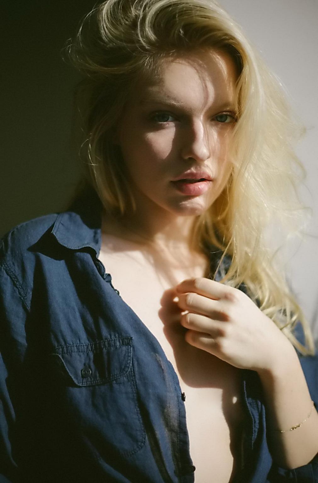 16P Isabella Farrell fully naked for Paper Magazine photoshoot by Cameron Davis