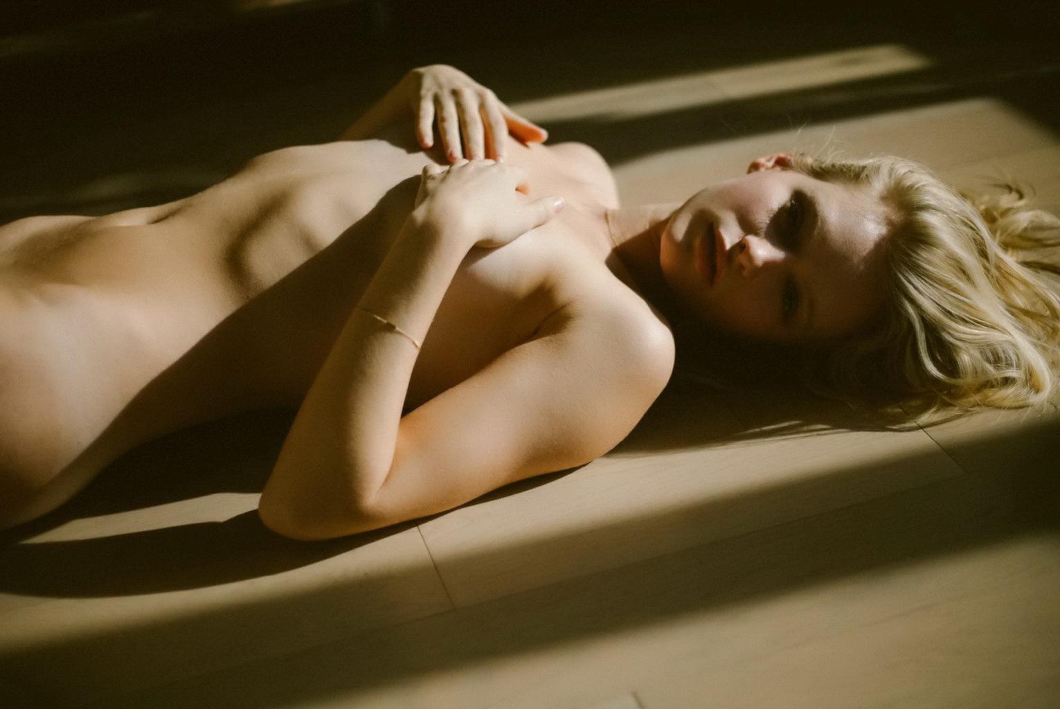 16P Isabella Farrell fully naked for Paper Magazine photoshoot by Cameron Davis