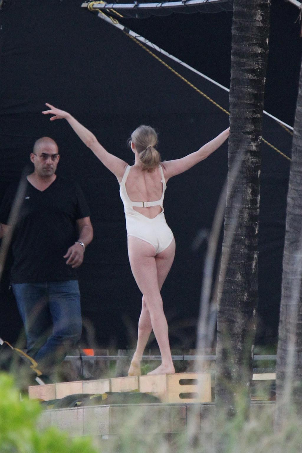 16P Amanda Seyfried caught in nude leotard while filming video at the beach in Miami