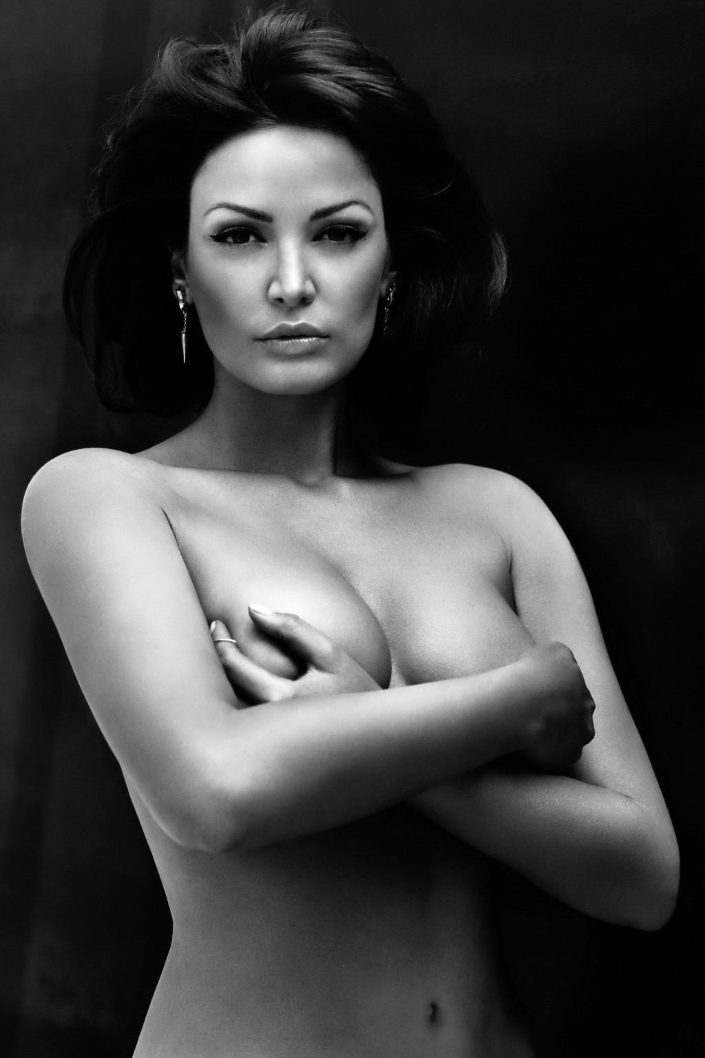 16P Bleona Qereti exposing her fully naked body in Ibiza at the photoshoot by Vincen