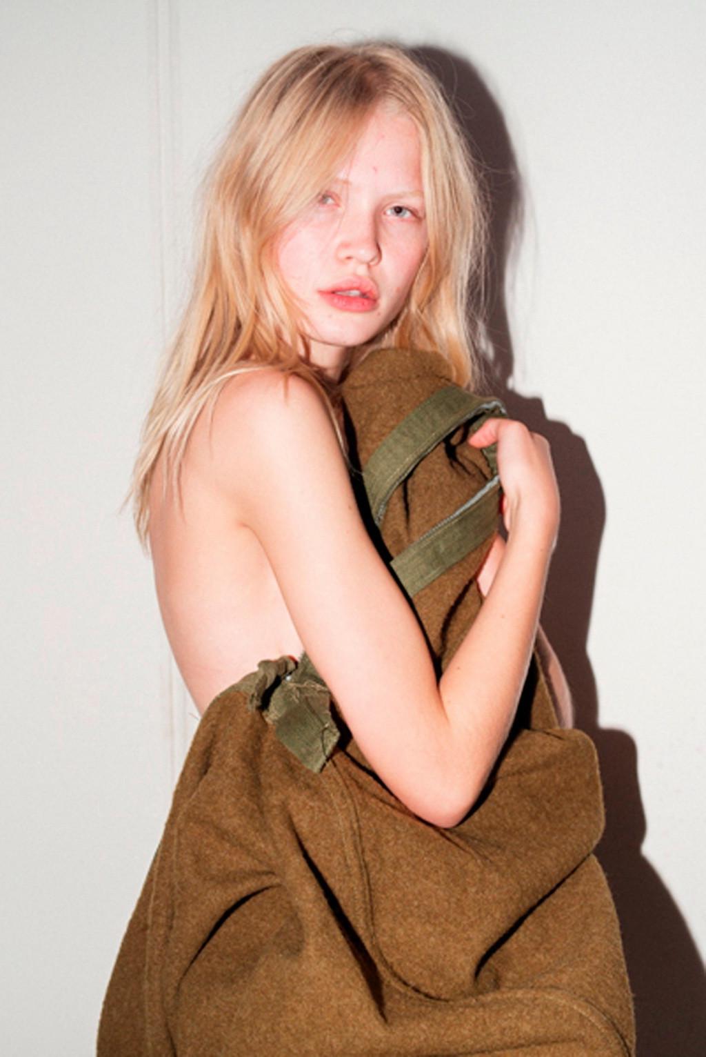 16P Camilla Forchhammer shows off her fully naked body at the photoshoot by Chadwick