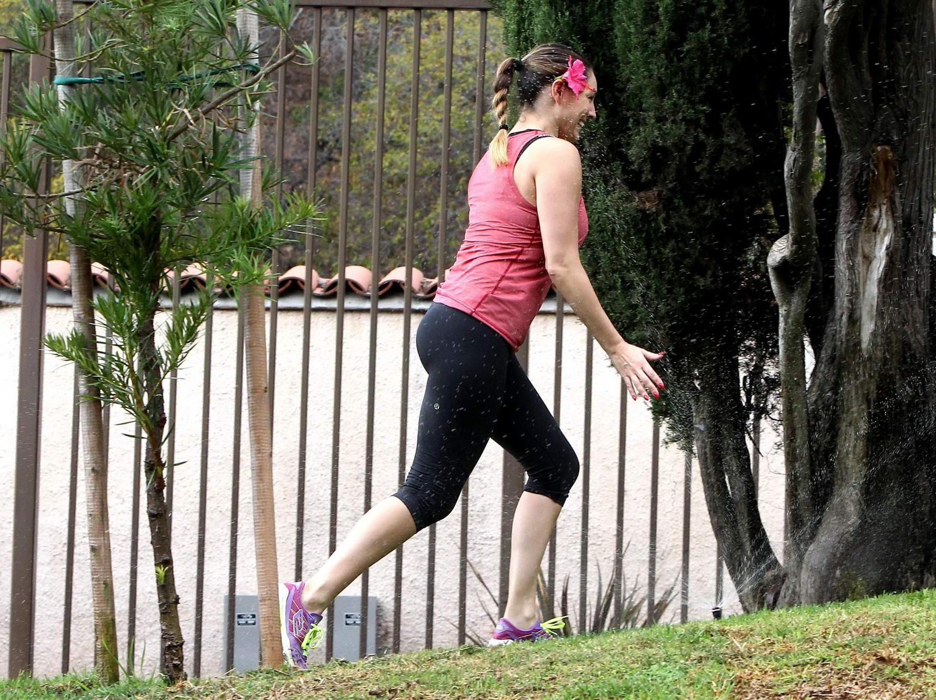 16P Kelly Brook getting wet and showing booty in tights after a workout in LA