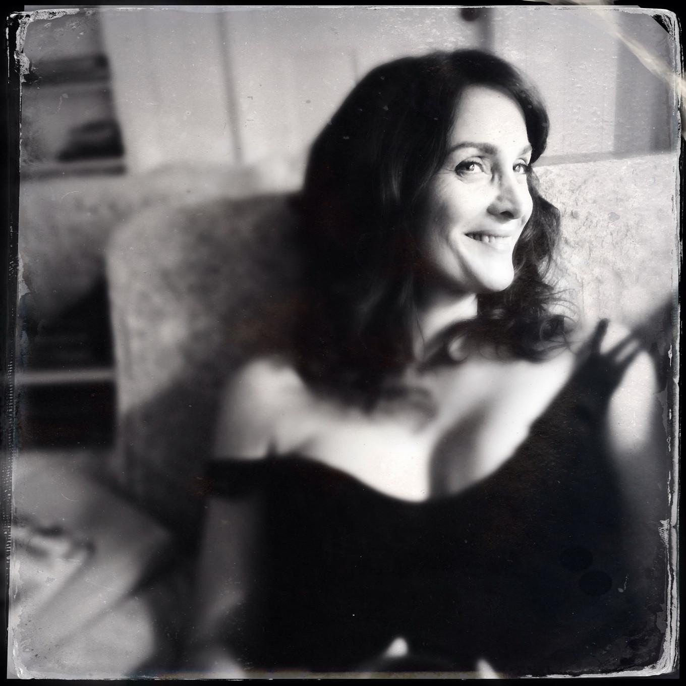 16P Busty CarrieAnne Moss wearing a low cut black dress in Catherine Just Photoshoot