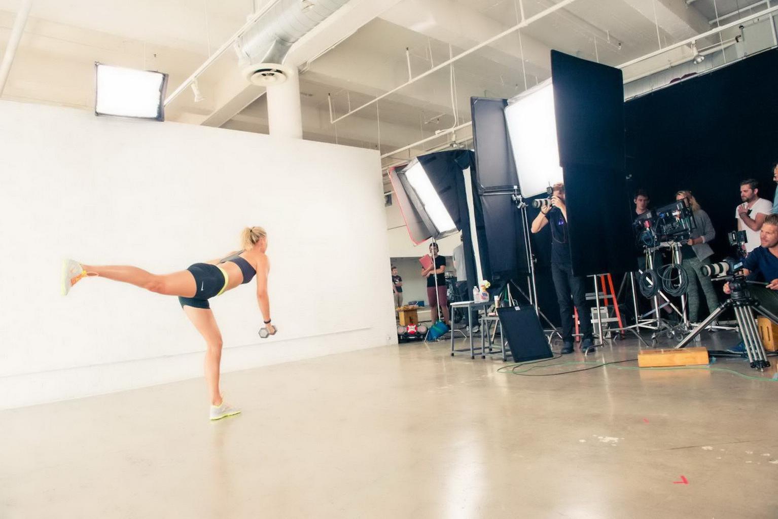 16P Maria Sharapova shows off her hot body in a skimpy sports outfut while working o