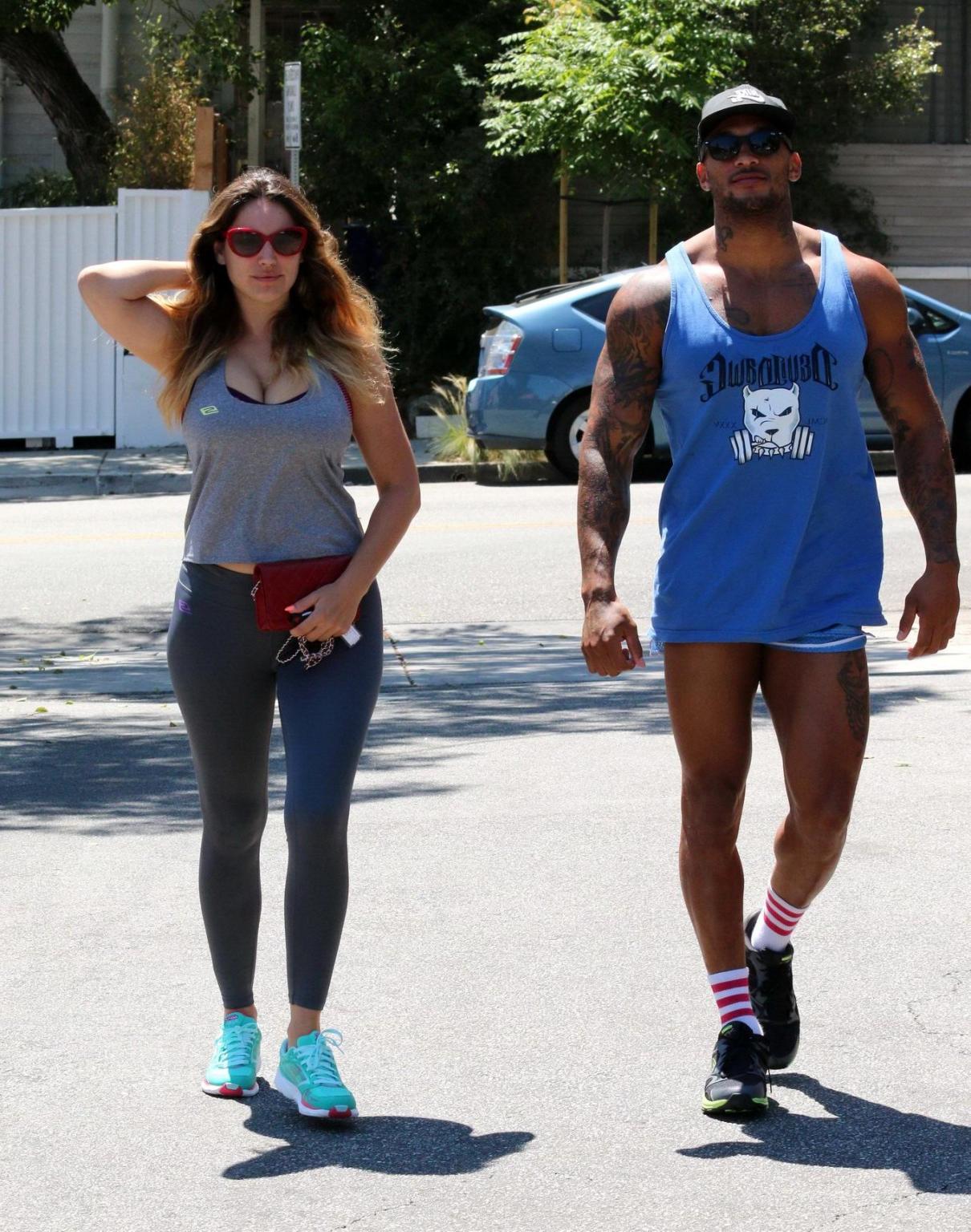 16P Kelly Brook shows off her curvy body wearing a tight sports outfit out in Beverl