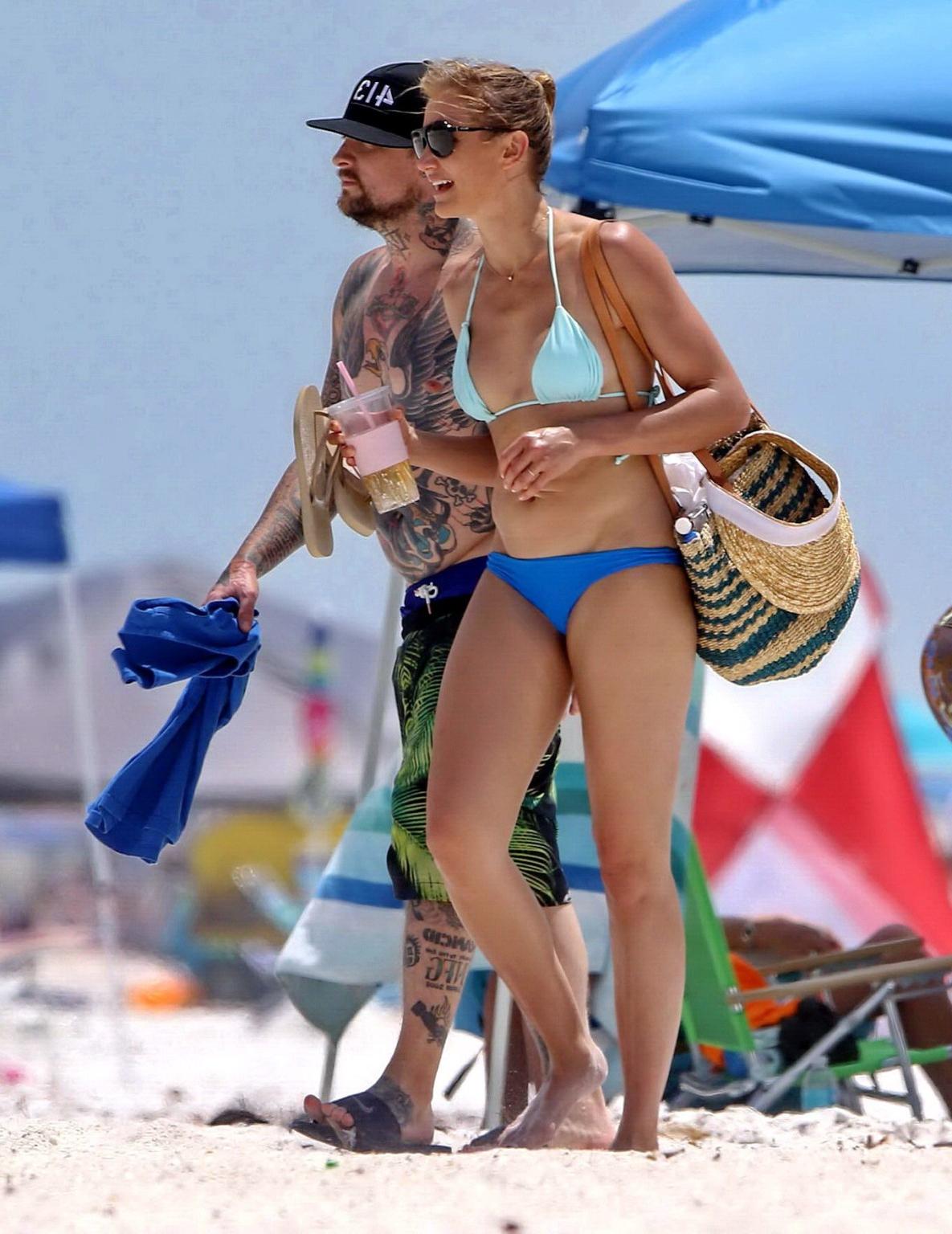 16P Cameron Diaz shows ass crack wearing a skimpy bikini on a beach in Florida