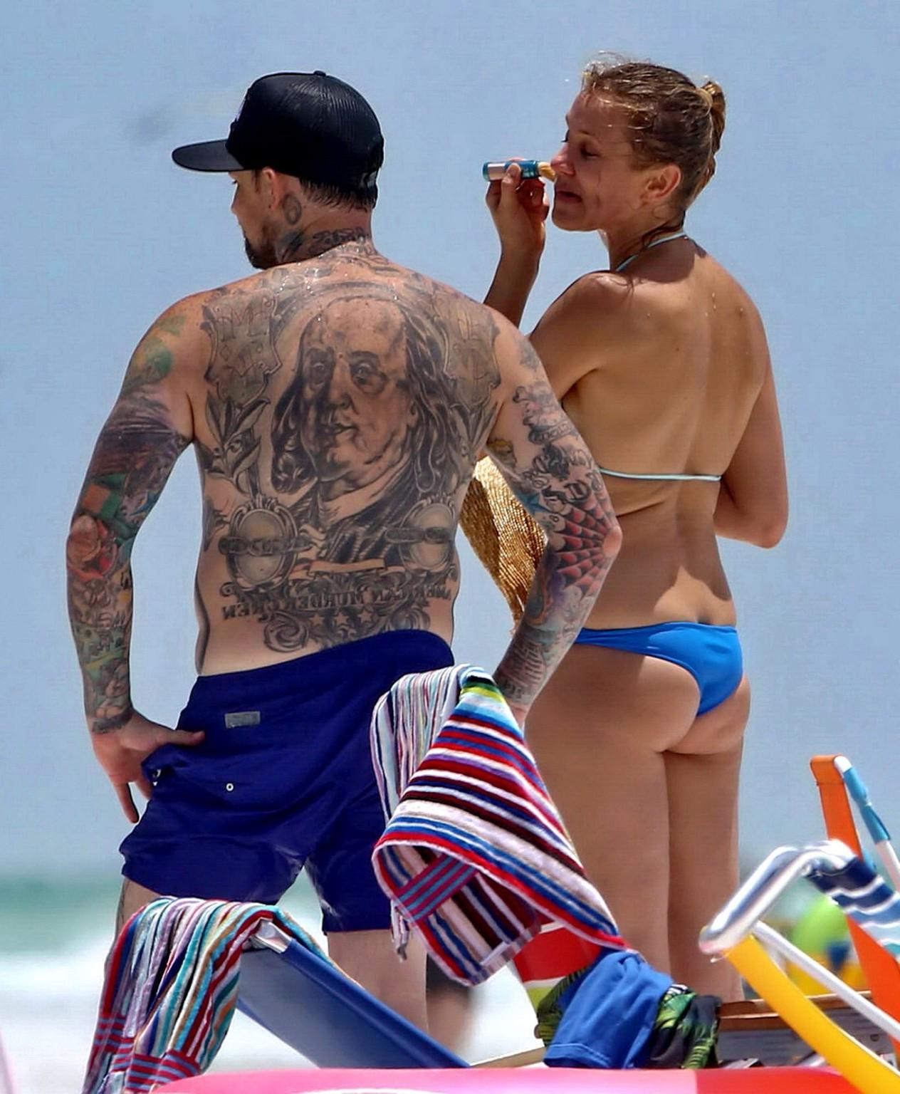 16P Cameron Diaz shows ass crack wearing a skimpy bikini on a beach in Florida